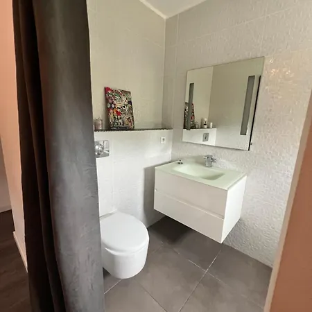 Апартаменти T2 En Bas De Avec Jardin