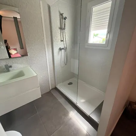 Апартаменти T2 En Bas De Avec Jardin *