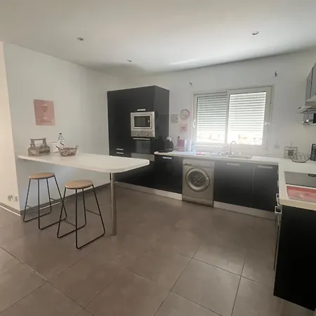 Διαμέρισμα T2 En Bas De Avec Jardin *