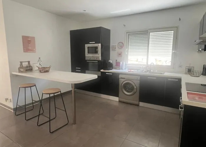 Appartement T2 En Bas De Avec Jardin *